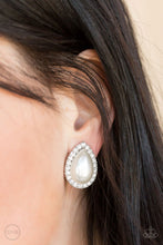 Load image into Gallery viewer, Old Hollywood Opulence - White Paparazzi Accessories
