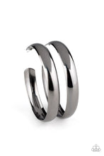 Load image into Gallery viewer, Kick Em To The CURVE - Black Paparazzi Accessories
