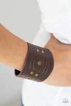 Load image into Gallery viewer, Paparazzi Accessories - Orange County - Brass
