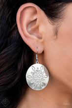Load image into Gallery viewer, 1022 Glimpses of Malibu - Complete Trend Blend Paparazzi Accessories
