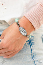 Load image into Gallery viewer, 1122 Simply Santa Fe - Complete Trend Blend Paparazzi Accessories
