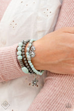 Load image into Gallery viewer, 1122 Simply Santa Fe - Complete Trend Blend Paparazzi Accessories
