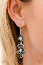 Load image into Gallery viewer, 1122 Simply Santa Fe - Complete Trend Blend Paparazzi Accessories
