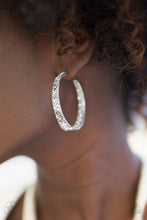 Load image into Gallery viewer, GLITZY By Association Paparazzi Accessories
